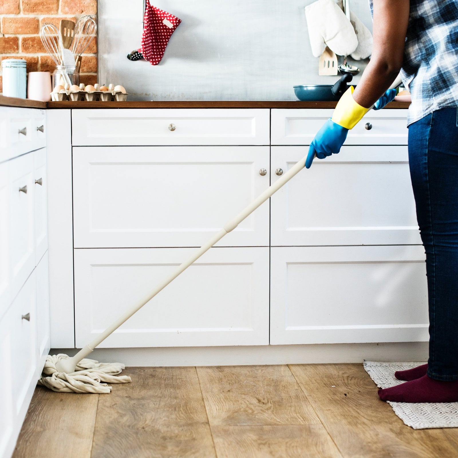 13 Ways To Help A Loved One With Cancer | Care+Wear