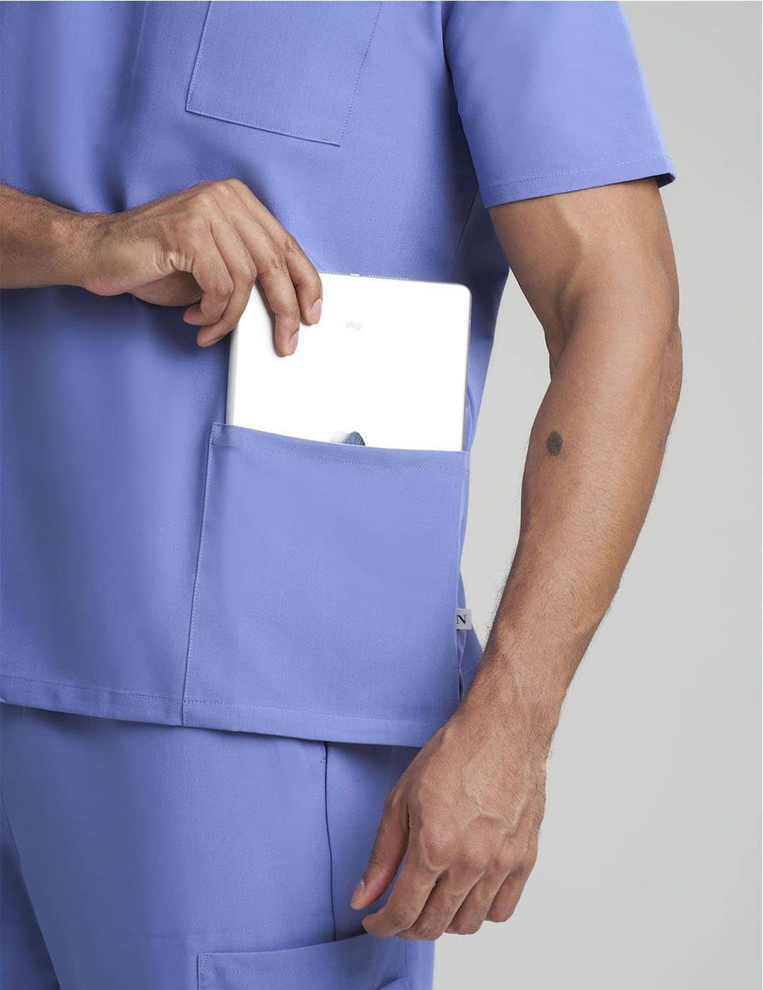 Ceil blue men&#39;s V-neck scrub top with three pockets, designed for comfort and professional use